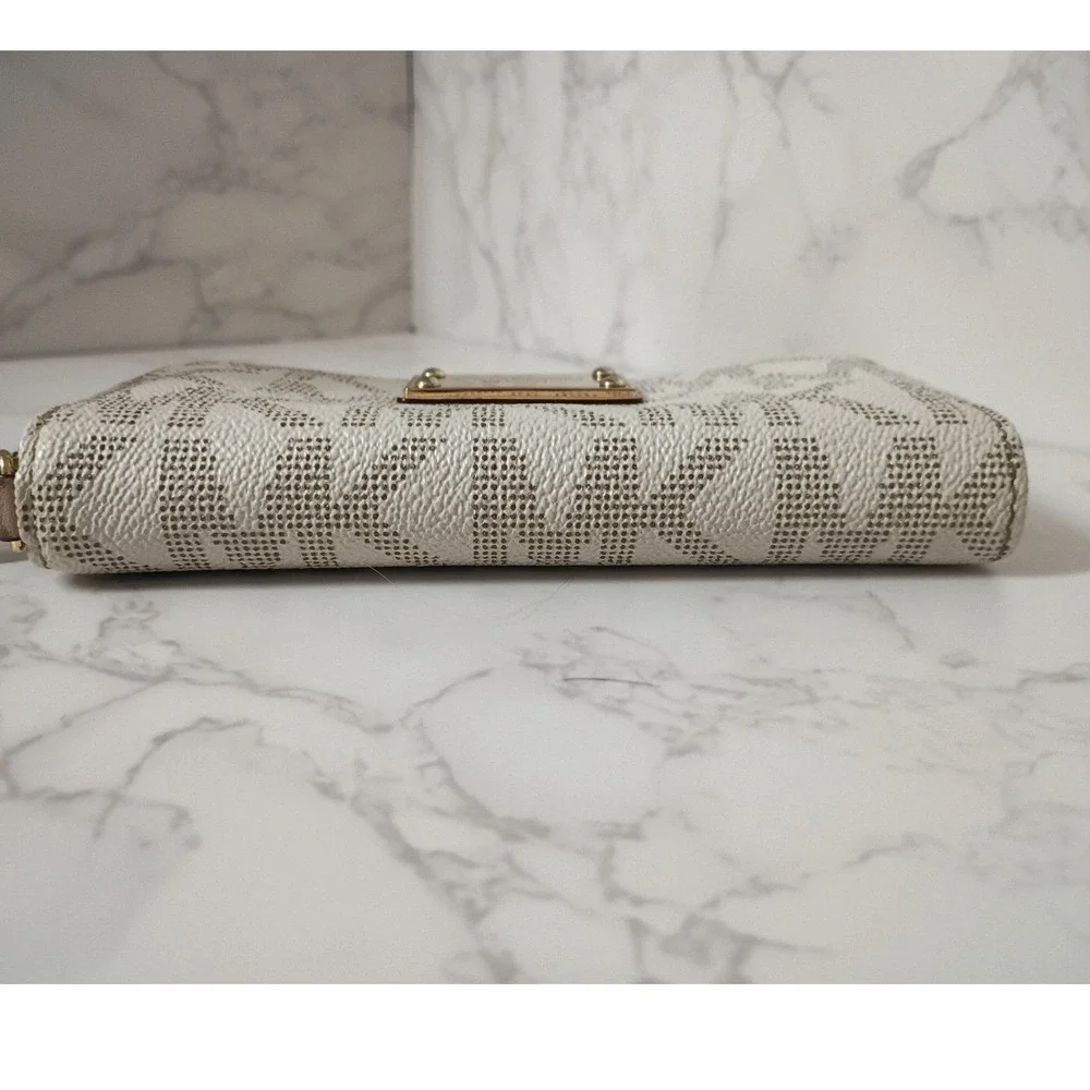 MICHAEL KORS Jet Set Vanilla Leather Zip-Around Continental Wallet - EUC